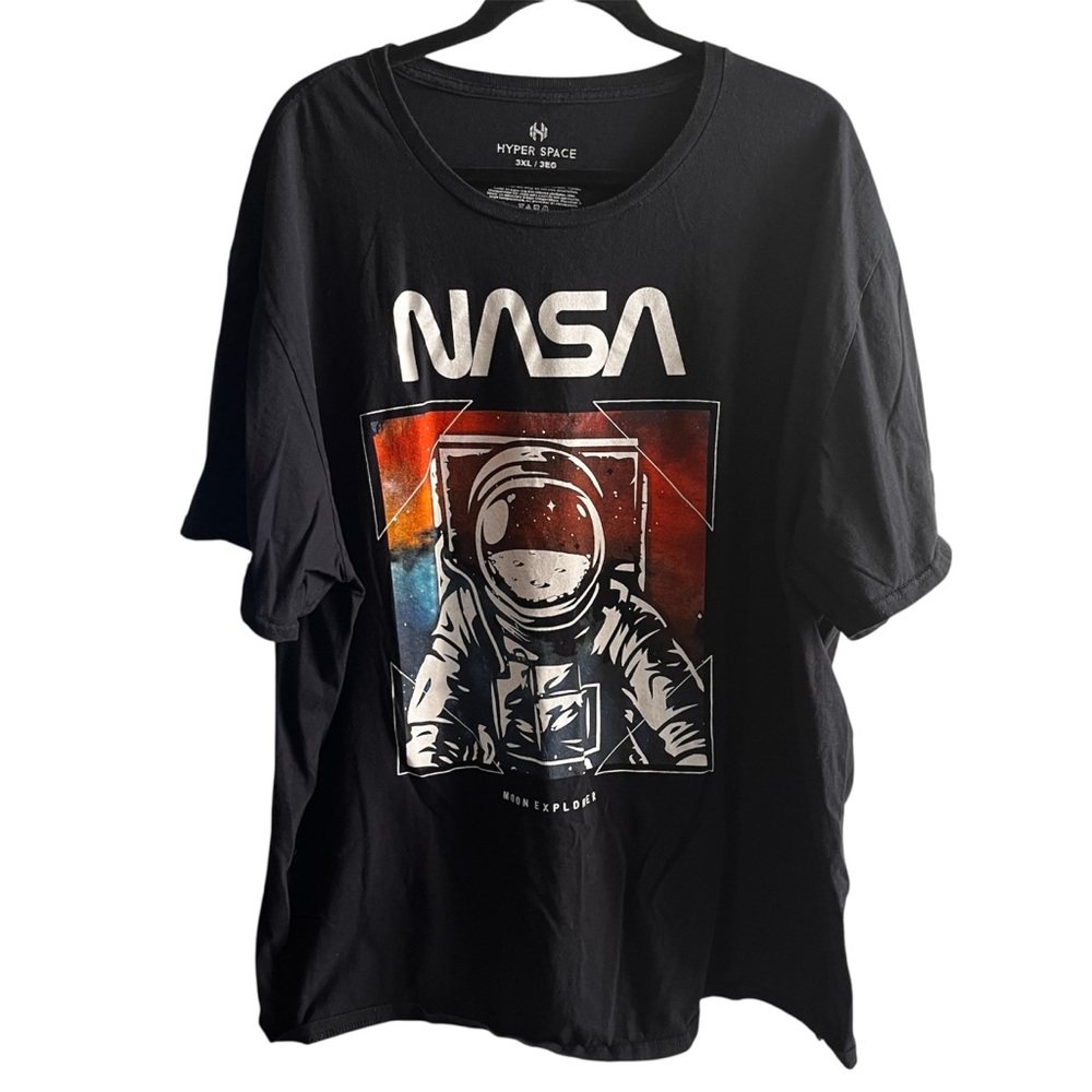 Hyper space NASA Astronaut Moon Explorer
Black Short Sleeve Graphic Tee 3XL